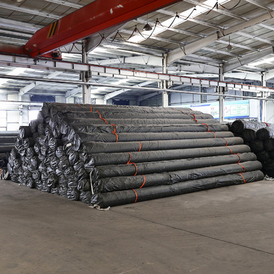 탄소 흑색 함유량 2.0-3.0% 찢어지기 강도 ≥25KN/m 찢어질 때 연장 ≥700% 광업용 HDPE 지질막 라인