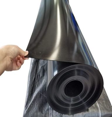 탄소 블랙 함량 2.0-3.0 퍼센트 HDPE 지오멤브레인 라이너 매끄러운 표면, 인열 강도 25KN/m 이상, 내구성이 뛰어나고 재료
