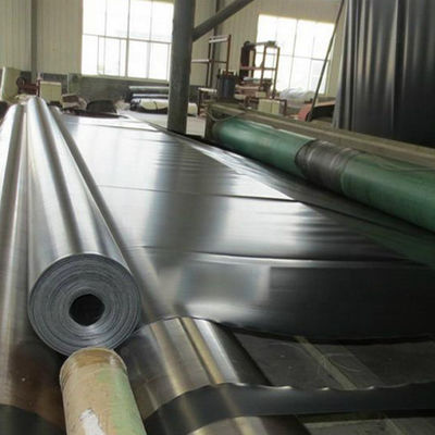 부드러운 표면 HDPE 지오 엠브레인 너비 1 ~ 12 미터 저수지 라인 및 환경 보호 프로젝트에 설계되었습니다.